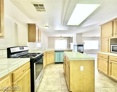 7623 Glorietta Bay Court - Photo Thumbnail 6