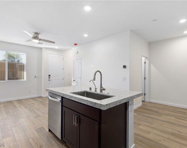 212 Freeport View Place - Photo Thumbnail 7