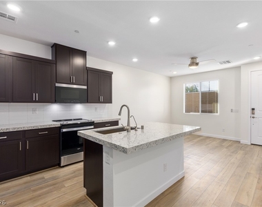 212 Freeport View Place - Photo Thumbnail 5