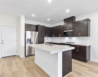 212 Freeport View Place - Photo Thumbnail 4