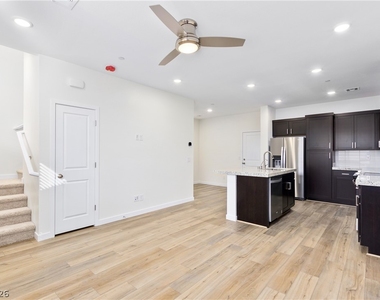 212 Freeport View Place - Photo Thumbnail 3