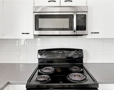 1315 Oakwood Avenue - Photo Thumbnail 13