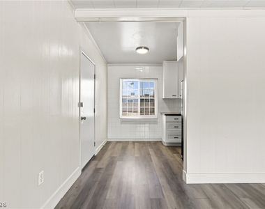 1315 Oakwood Avenue - Photo Thumbnail 9