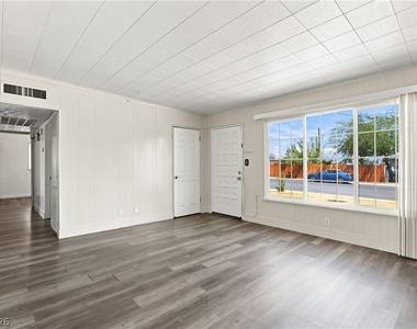 1315 Oakwood Avenue - Photo Thumbnail 6