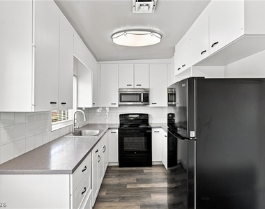 1315 Oakwood Avenue - Photo Thumbnail 11