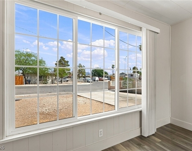 1315 Oakwood Avenue - Photo Thumbnail 4