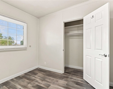 1315 Oakwood Avenue - Photo Thumbnail 20