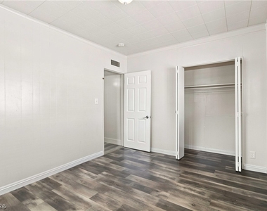 1315 Oakwood Avenue - Photo Thumbnail 23