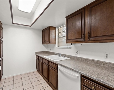 3925 Cambridge Street - Photo Thumbnail 12