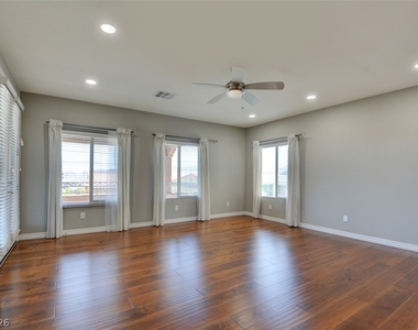 12101 Edgehurst Court - Photo Thumbnail 5