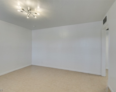 1116 S Casino Center Boulevard - Photo Thumbnail 10