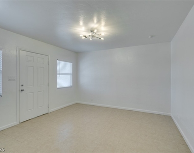 1116 S Casino Center Boulevard - Photo Thumbnail 13