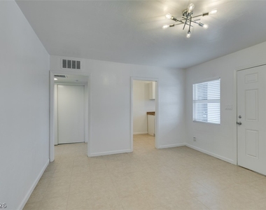 1116 S Casino Center Boulevard - Photo Thumbnail 17