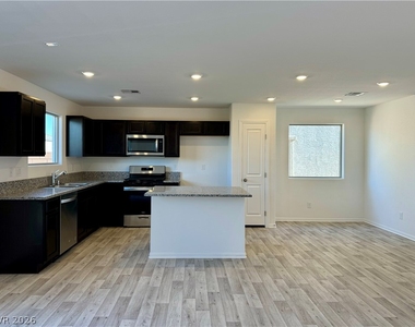 7640 Royal Halo Avenue - Photo Thumbnail 4