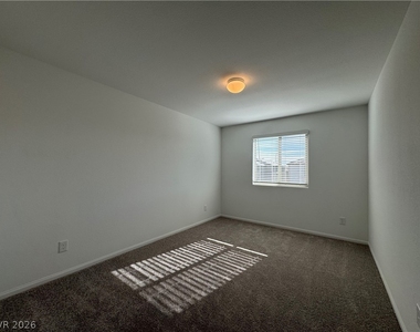 7640 Royal Halo Avenue - Photo Thumbnail 8