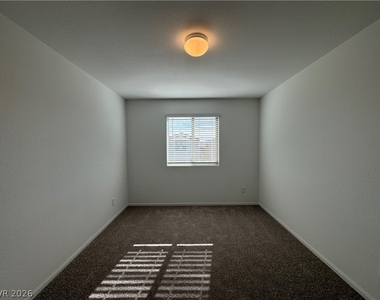 7640 Royal Halo Avenue - Photo Thumbnail 12