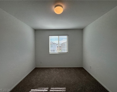 7640 Royal Halo Avenue - Photo Thumbnail 13