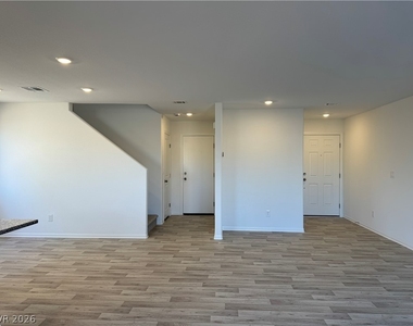 7640 Royal Halo Avenue - Photo Thumbnail 20