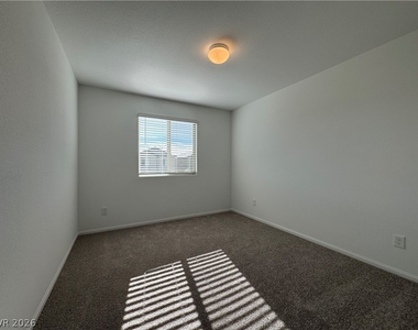 7640 Royal Halo Avenue - Photo Thumbnail 9