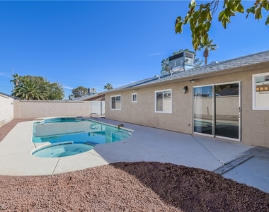 5322 Camden Avenue - Photo Thumbnail 14