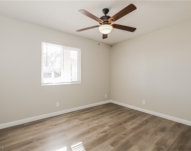 5322 Camden Avenue - Photo Thumbnail 9