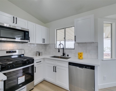 598 Jackson Drive - Photo Thumbnail 11