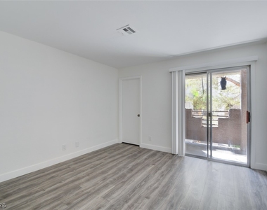 6867 Tamarus Street - Photo Thumbnail 7