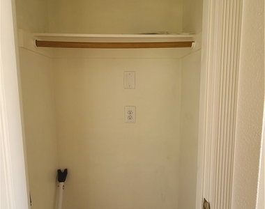 1413 Iron Springs Drive - Photo Thumbnail 10
