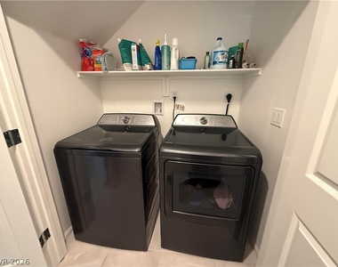 6131 Garden Oasis Street - Photo Thumbnail 7