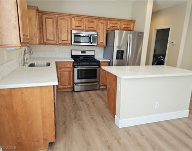 1018 Garnet Ridge Court - Photo Thumbnail 7