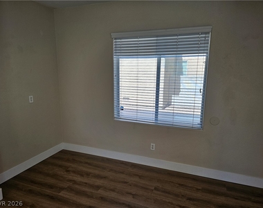 1018 Garnet Ridge Court - Photo Thumbnail 15