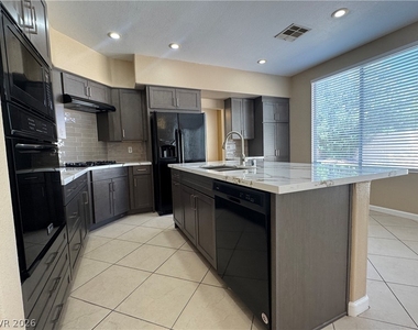 816 Canterbury Cross Place - Photo Thumbnail 9
