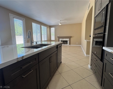 816 Canterbury Cross Place - Photo Thumbnail 12