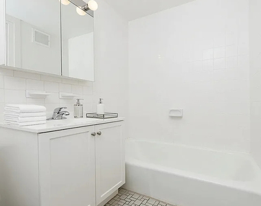 342 East 55th Street - Photo Thumbnail 3