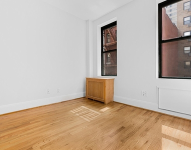 East 70th Street - Photo Thumbnail 3