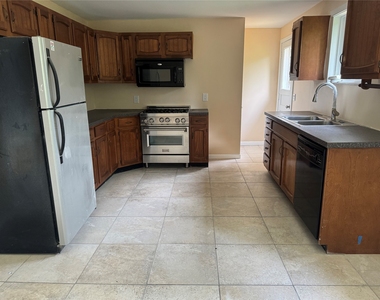 1013 Main Street - Photo Thumbnail 9
