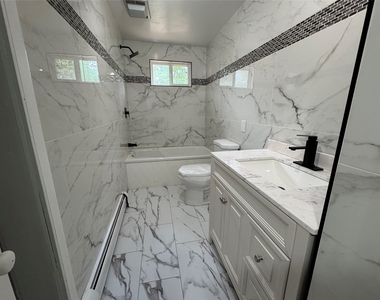1013 Main Street - Photo Thumbnail 5