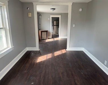 9 Laurel Street - Photo Thumbnail 10