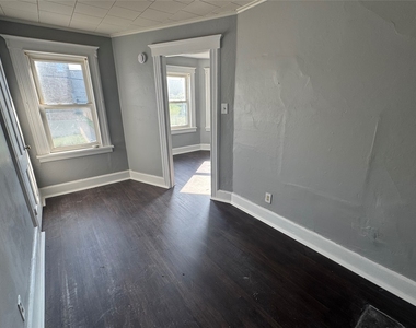 9 Laurel Street - Photo Thumbnail 12