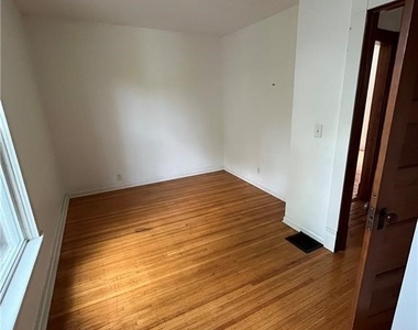 575 Upper Auburn Avenue - Photo Thumbnail 13