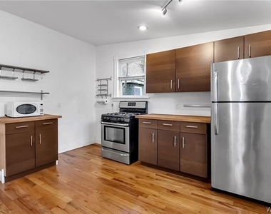575 Upper Auburn Avenue - Photo Thumbnail 5