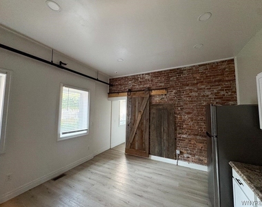 486 Franklin Street - Photo Thumbnail 9