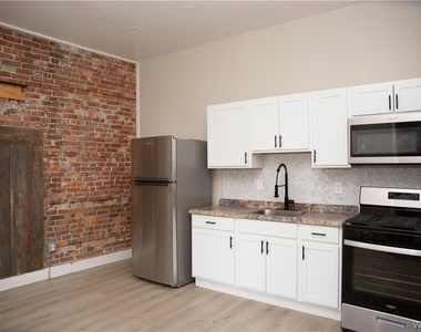 486 Franklin Street - Photo Thumbnail 5