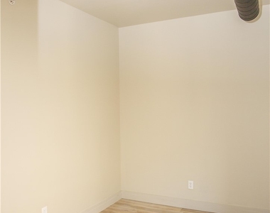 486 Franklin Street - Photo Thumbnail 9