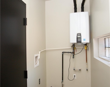 486 Franklin Street - Photo Thumbnail 12