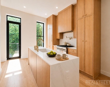 14 Spencer Place - Photo Thumbnail 1