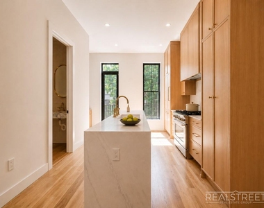14 Spencer Place - Photo Thumbnail 4