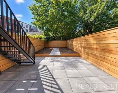 14 Spencer Place - Photo Thumbnail 19