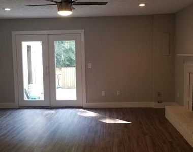 8852 Long Beach Circle - Photo Thumbnail 2