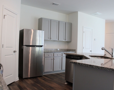 9220 Golfview Circle - Photo Thumbnail 4